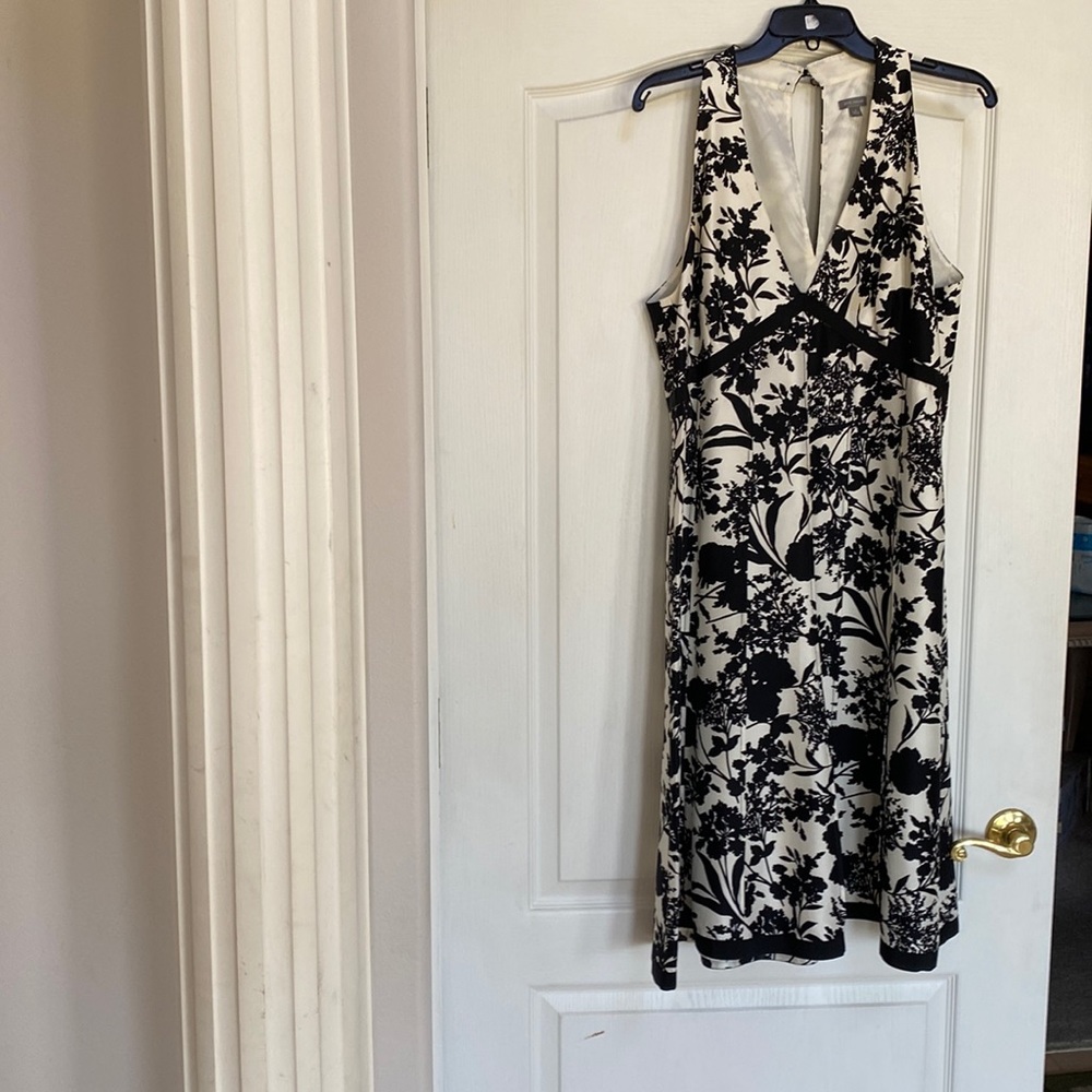 This Ann Taylor beautiful black/white summer dress perfect for any occasion